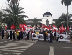 Dampak dari Kenaikan BBM banyak Penumpang Angkot terlantar di Tengah Perjalanan