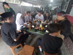 Kepala SMPN 43 Bandung Makan Siang Bareng Siswa