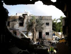 Hizbullah Luncurkan 100 Roket, Israel Tanggapi dengan Serangan Udara