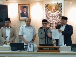 Aliansi Ulama dan Tokoh Jabar Serahkan Pepeling untuk Gubernur dan Wakil Gubernur Terpilih