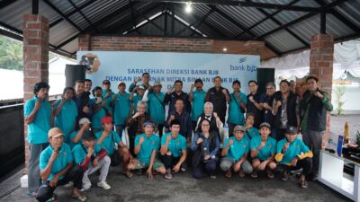 Direksi bank bjb bersama Founder PT Agro Sari Satwa dan peternak binaan dalam kegiatan sarasehan di Bali.
