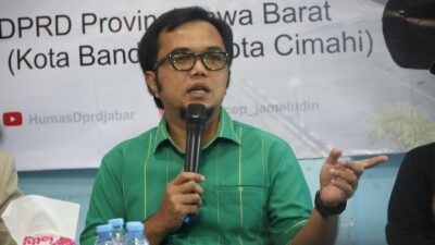 Wakil Ketua DPRD Jawa Barat Acep Jamaludin saat mensosialisasikan Perda Pengembangan Ekonomi Kreatif di Cimahi.