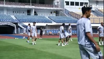 Pemain Persib sedang berlatih