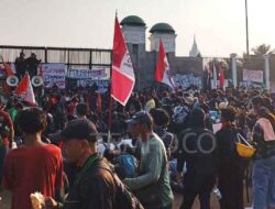 Demo Damai di DPR Tuntut Reformasi Polri, Massa Bubar Sebelum Pukul 18.00 WIB